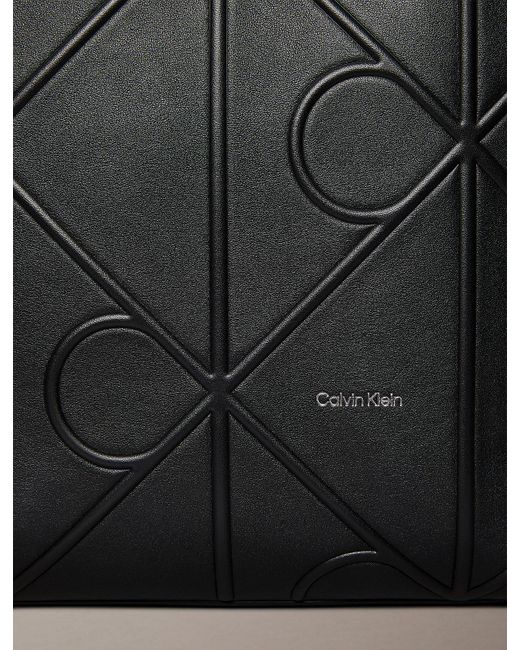 Petit Sac Cabas Entièrement Paré De Logos Monogrammes Gaufrés Calvin Klein en coloris Gray
