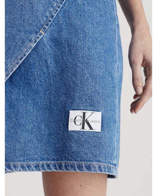 Robe portefeuille sans manches en denim Calvin Klein en coloris Blue