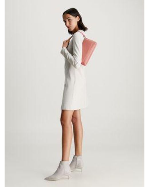 Bolso de hombro con logo Calvin Klein de color Pink
