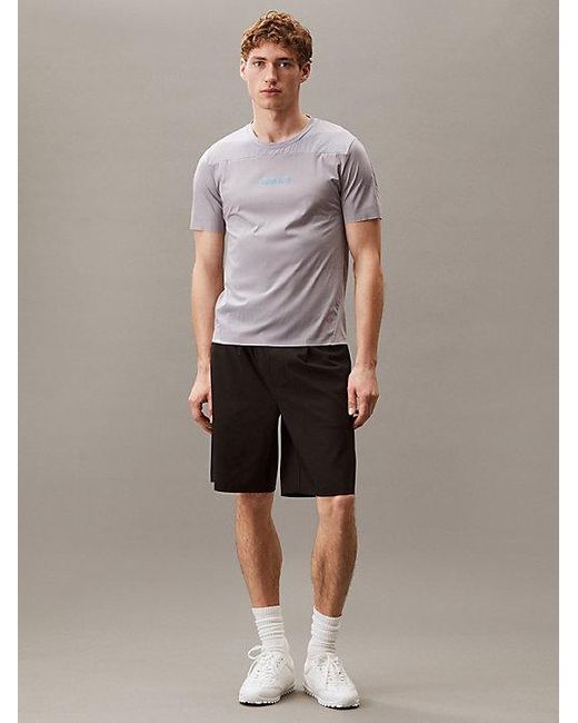 Calvin Klein Feuchtigkeitsableitendes, Schnell Trocknendes Performance-Gym-T-Shirt in Gray für Herren