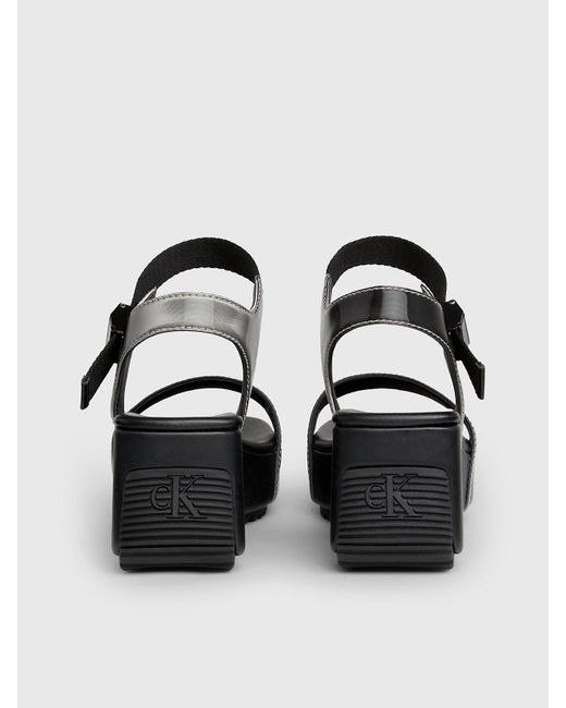Sandales plateforme métallisées Calvin Klein en coloris Black