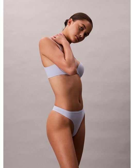 String Calvin Klein en coloris Purple