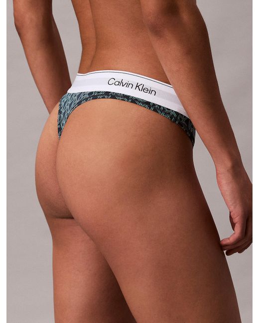 String Calvin Klein en coloris Green