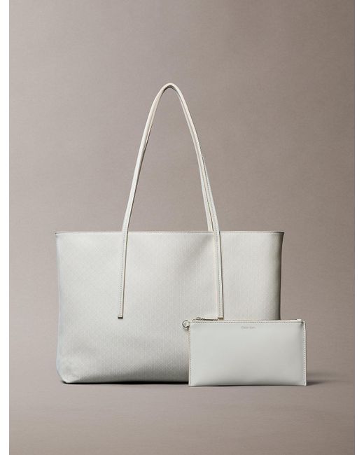 Sac Cabas Avec Pochette Entièrement Paré De Monogrammes Calvin Klein en coloris Gray