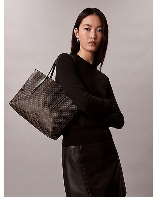 Calvin Klein Gray Kleiner Shopper Mit Täschchen Und Durchgehendem Monogramm-Logo