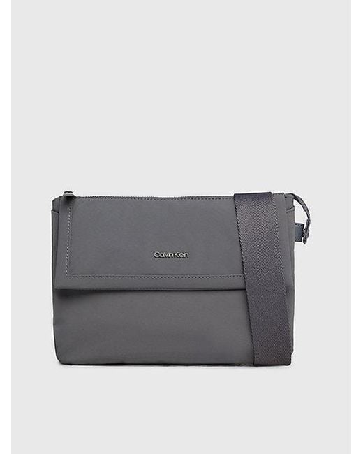 Calvin Klein Crossbody Bag in Gray für Herren