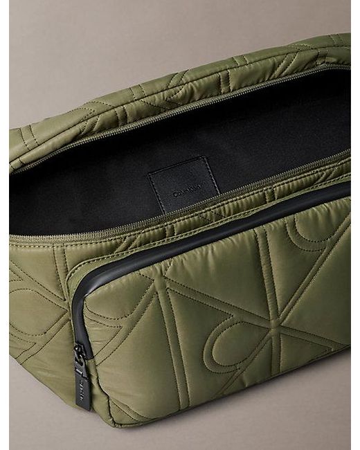 Calvin Klein Puffer Sling Bag Met Monogram-Logo in het Green voor heren