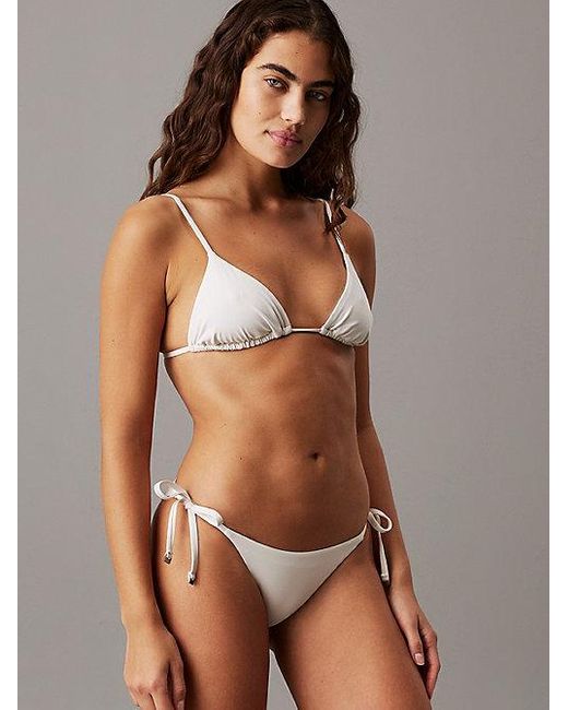 Parte de arriba de bikini de triángulo - CK Essentials Calvin Klein de color Brown