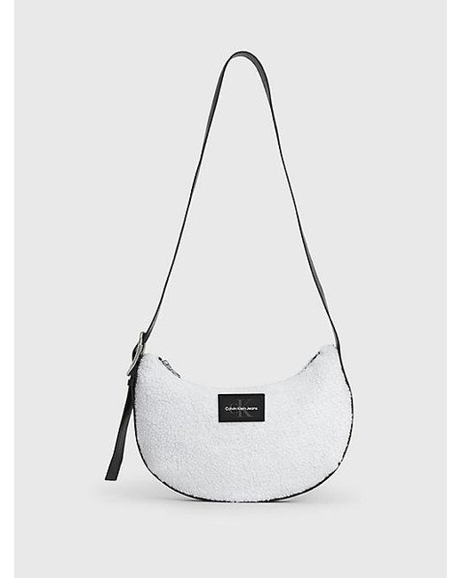 Calvin Klein White Schultertasche aus Sherpa-Material