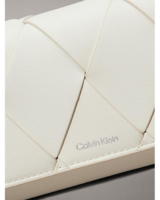 Calvin Klein Metallic Wandelbare, Gewebte Portemonnaie-Tasche