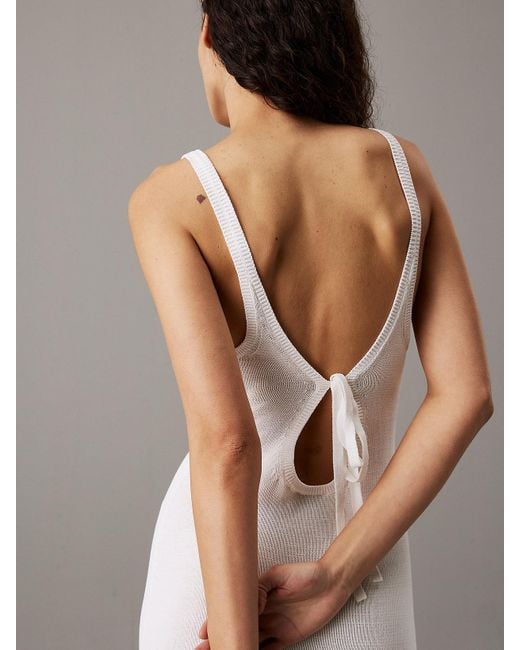 Robe Longue En Maille Douce À Nouer Dans Le Dos Calvin Klein en coloris Gray