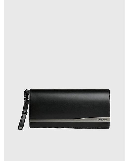 Bolso clutch Calvin Klein de color Black