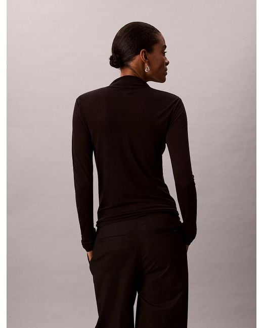 Top Slim Con Collo A Lupetto di Calvin Klein in Black