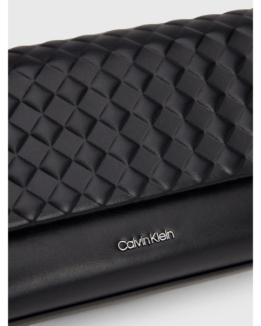 Petit sac en bandoulière matelassé Calvin Klein en coloris Black