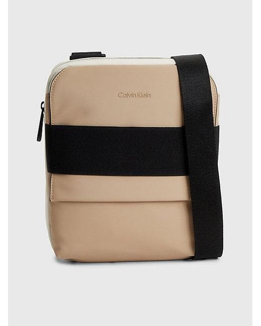 Calvin Klein Wandelbare CrossbodyReporterBag aus RecyclingMaterial