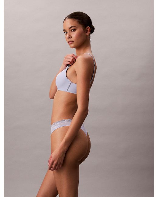 String Taille Basse Calvin Klein en coloris Natural