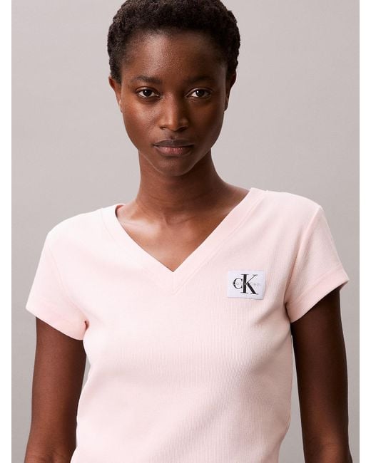 T-Shirt À Col En V En Coton Côtelé Calvin Klein en coloris Pink