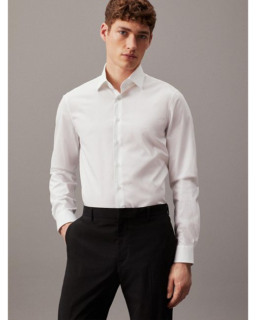 Chemise ajustée en popeline élastique Calvin Klein pour homme en coloris White