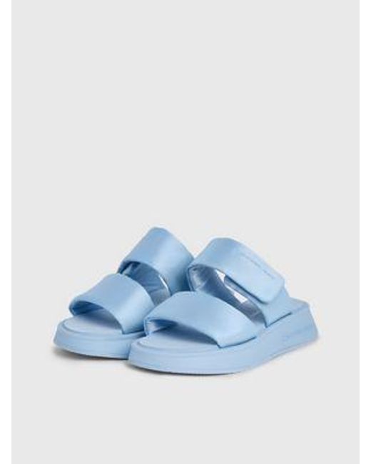 Sandalias de satén Calvin Klein de color Blue