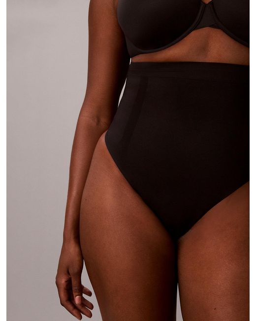 String Échancré Shapewear Calvin Klein en coloris Black