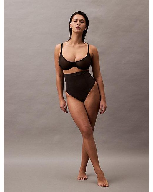 Tanga shapewear de talle alto - Secure Sculpt Calvin Klein de color Brown