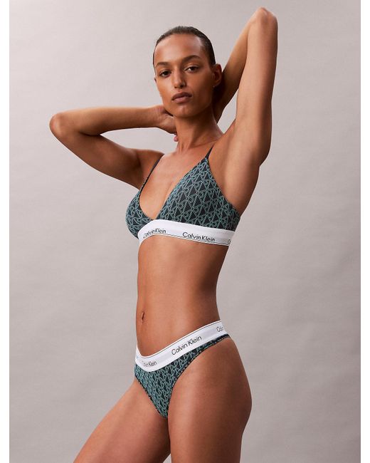 String Calvin Klein en coloris Green