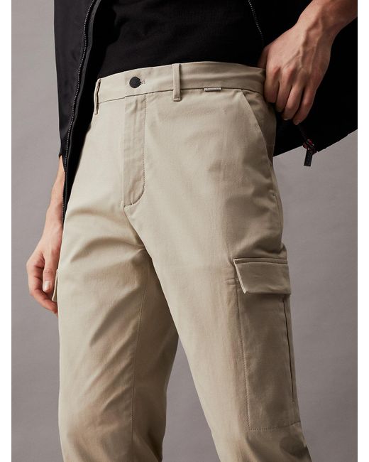 Pantalon cargo fuselé en sergé Calvin Klein pour homme en coloris Brown