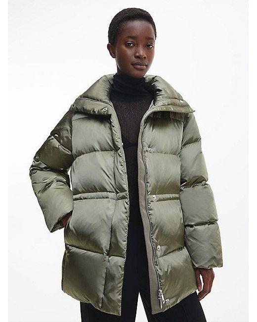 Abrigo brillante de plumas con relleno de Calvin Klein de color Gris | Lyst