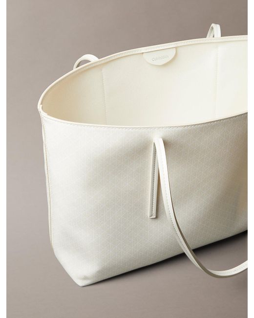 Sac Cabas Avec Pochette Entièrement Paré De Monogrammes Calvin Klein en coloris Gray