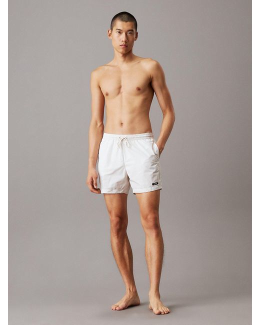 Short De Bain Mi-Long Avec Cordon De Serrage Calvin Klein pour homme en coloris White