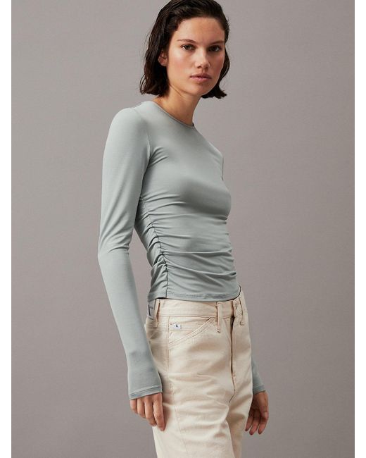 Haut plissé en jersey doux Calvin Klein en coloris Gray