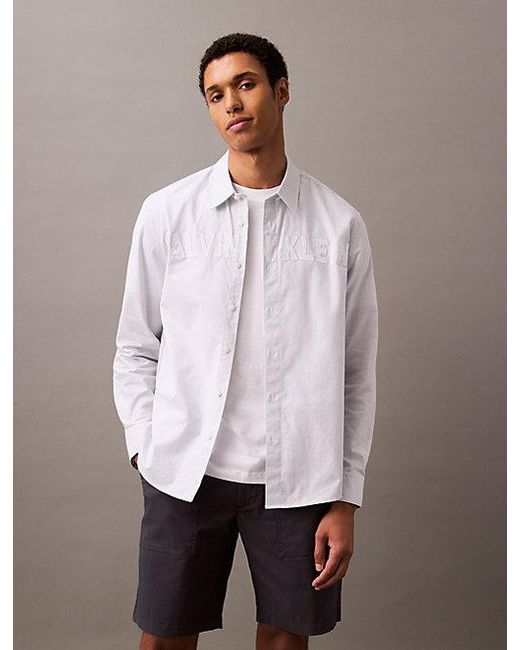 Camisa estilo oxford con logo y aplique Calvin Klein de hombre de color White