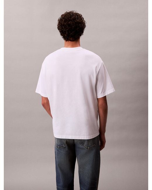 T-Shirt Relaxed Avec Logo Graphique Script Calvin Klein pour homme en coloris White