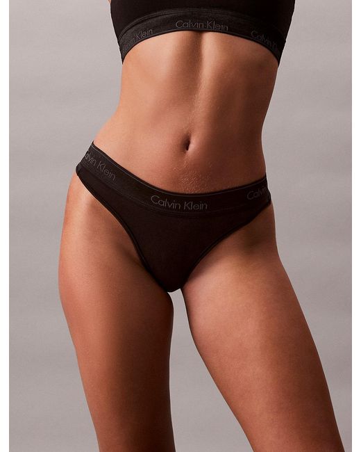 String En Édition Limitée Calvin Klein en coloris Black