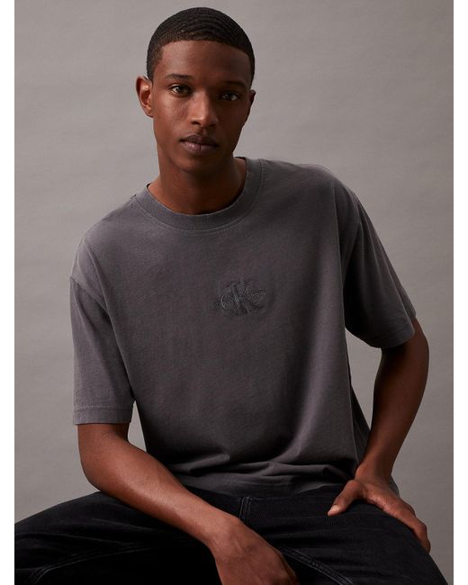 T-shirt relaxed en coton délavé Calvin Klein pour homme en coloris Gray