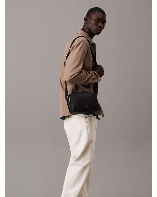 Borsa A Tracolla Per Fotocamera di Calvin Klein in Black da Uomo