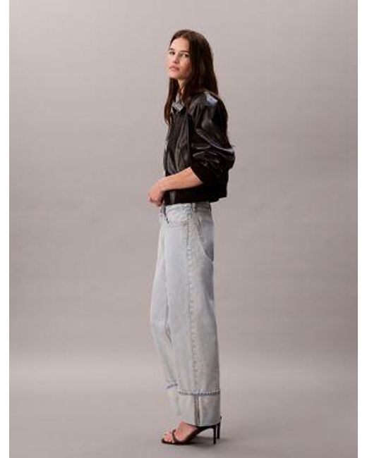 Relaxed 90's Cropped Jeans Calvin Klein de color Gray