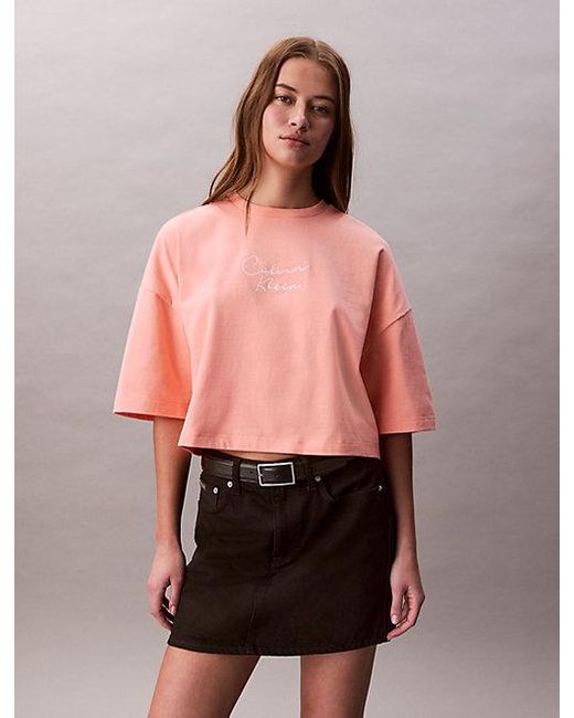 Calvin Klein Boxy Cropped T-Shirt Met Logo in het Pink