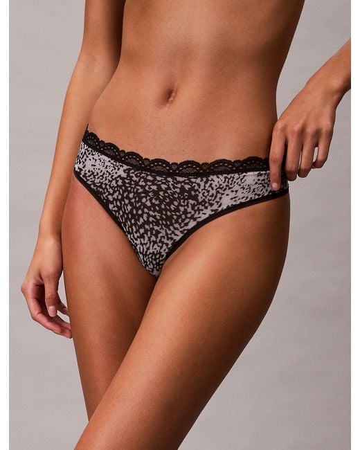 String Taille Basse Calvin Klein en coloris Multicolor