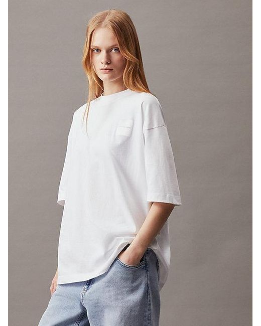 Calvin Klein Gray Boyfriend-T-Shirt mit Print hinten
