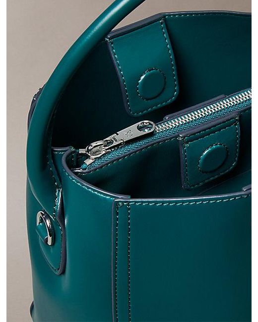 Calvin Klein Bucket Bag Met Monogramlogo-Hardware in het Green