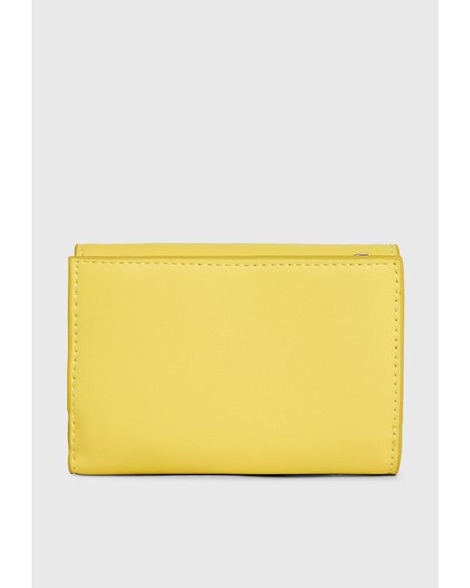 Petit portefeuille à 3 volets anti-RFID Calvin Klein en coloris Yellow