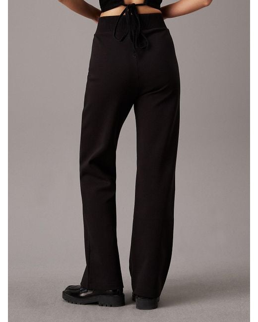 Pantalon de jogging évasé avec monogramme Calvin Klein en coloris Black