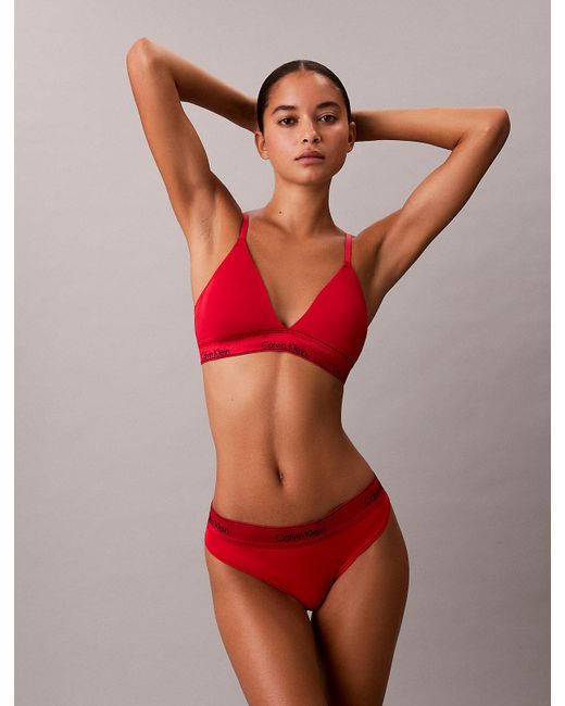 String En Édition Limitée Calvin Klein en coloris Red