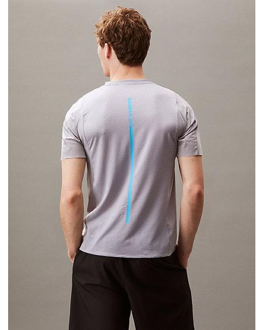 Calvin Klein Feuchtigkeitsableitendes, Schnell Trocknendes Performance-Gym-T-Shirt in Gray für Herren