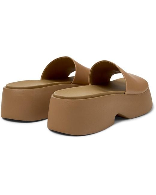 Camper Brown Tasha
