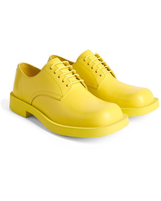 Zapatos de vestir Camper de color Yellow