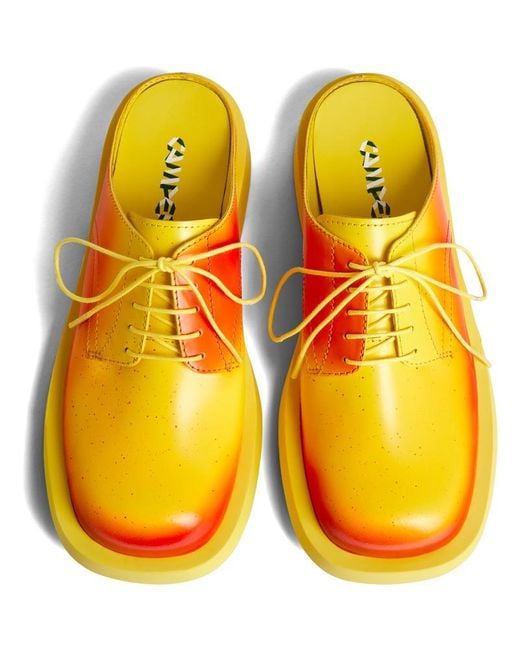 Zapatos de vestir Camper de color Yellow