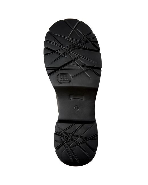 Camper Milah in het Black