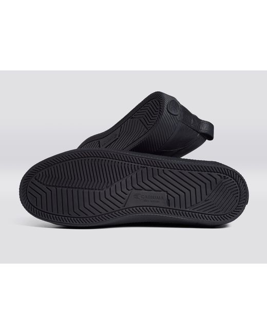cariuma all black